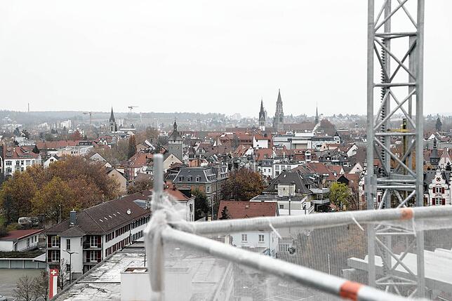 Auf der künftigen Dachterrasse mit Blick auf Konstanz.