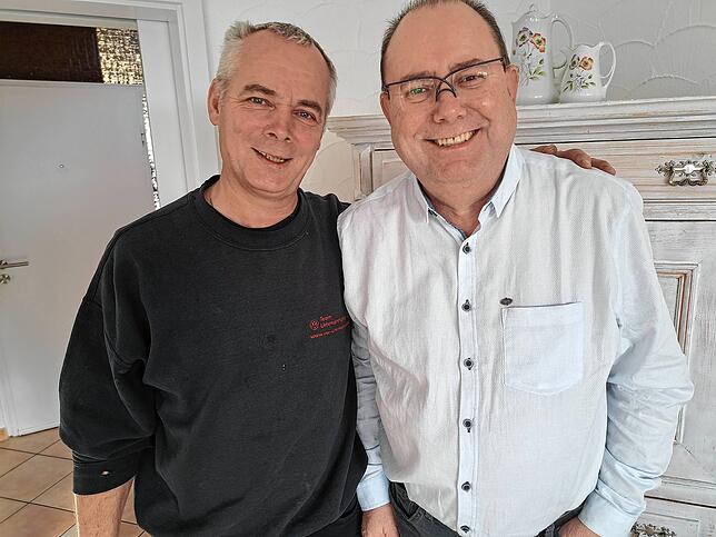 Zwei alte Rietvögel erinnern sich. Frank Ummenhofer (links) hat die alte Werkstatt in seinem Elternhaus 1984 als Fastnachtsbeiz ...