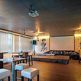 Die Central Bar liegt gegenüber des Engener Bahnhofs in der Bahnhofstraße.