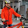 Radkoordinator Patrick Heizmann vor dem Gebäude des Landratsamtes Waldshut in der Gartenstraße, in dem er sein Büro hat, auch im Winter ...