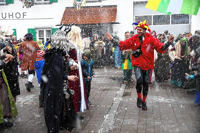 Bild 2: Markgraf Florian von Hohenfels: Bilder vom Sturz und der öffentlichen Läuterung des Hofstaats