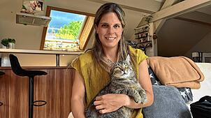 Annika Elser ist überglücklich, dass ihre verschwundene Katze Betty seit Muttertag wieder bei ihr ist.