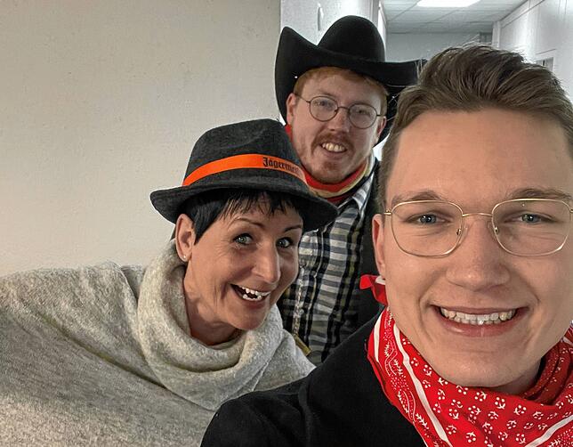 Unterwegs am Wäldertag in Bad Säckingen: Die SÜDKURIER-Reporter Susanne Eschbach, Sebastian Ridder und Jonathan Niedermaier (von links).