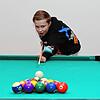Zielstrebig visiert der 14-jährige Joris die Billiardkugeln an. Das Spiel ist nur eine von etlichen anderen Beschäftigungen, denen er in ...