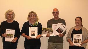 Von den Gewinnern des Kalenderwettbewerbs sind bei der Bekanntgabe Bärbel Rutzen, Ingeborg Kunzmann, Rüdiger Weber und Jessica Albiez ...