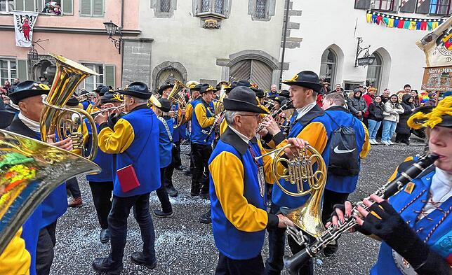 Bild 9: Tolle Stimmung beim Sonntagsumzug der Überlinger Narrenzunft &ndash; Teil 2