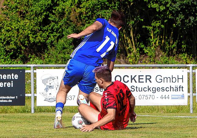 Bild 4: FV Walbertsweiler-Rengetsweiler gewinnt Duell mit TuS Immenstaad. Die besten Bilder!