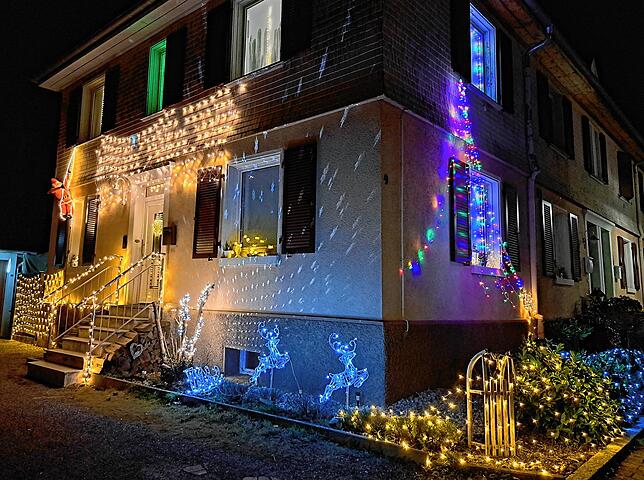 Wer am Haus der Familie Todorović vorbeigeht, kommt sicher in Weihnachtsstimmung.
