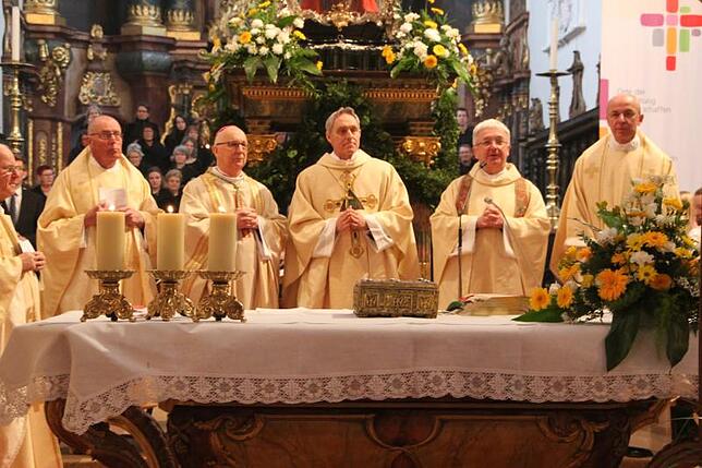 Im vollbesetzten Münster wurde das Fest zu Ehren des Heiligen Fridolin gefeiert. Festprediger in diesem Jahr war Erzbischof Georg ...