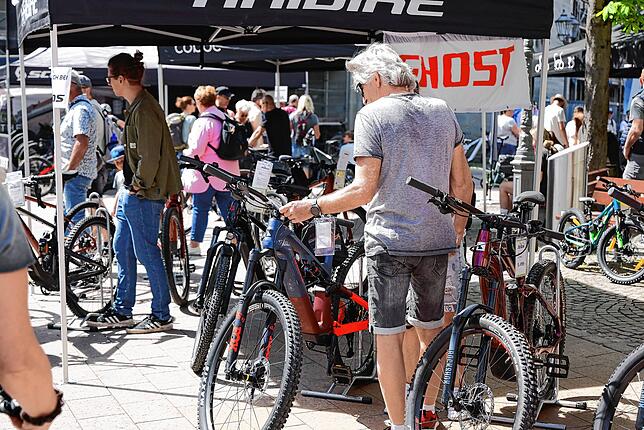 Die Qual der Wahl: Auf der Bike-Messe konnten sich die Besucher über 200 Räder von 15 Herstellern genauer anschauen und sogar Probe fahren.