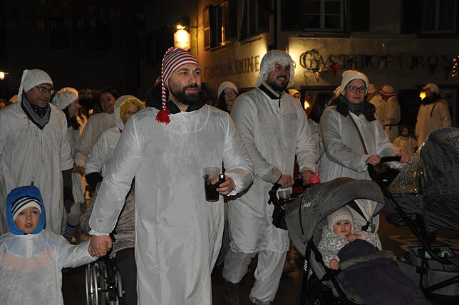 Bild 26: Hemdglonker-Umzug in Markdorf: Hunderte Narren im weißen „Nachthemed“ – die besten Bilder!
