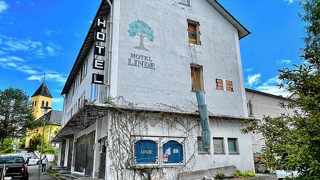 Seit geraumer Zeit eine ruhende Baustelle, so präsentiert sich das ehemalige Hotel Linde mit Kino in der Gottmadinger Lindenstraße. Eine ...