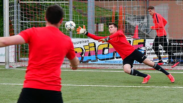 Wieder am Ball: Nicht nur beim FC RW Weilheim &ndash; hier ein Archivbild vom Corona-Training im vergangenen Jahr &ndash; kehren die ...