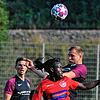 Wer springt am höchsten? Die beiden Neustädter Arne Mundinger und Raphael Klein im Dreikampf mit dem Bad Dürrheimer Almami Camara ...