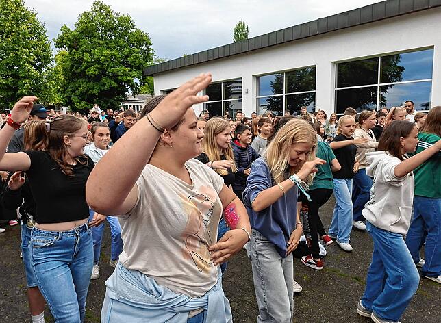 Bild 12: Das Schulfest am GvZ in Meßkirch begeistert mit buntem Programm