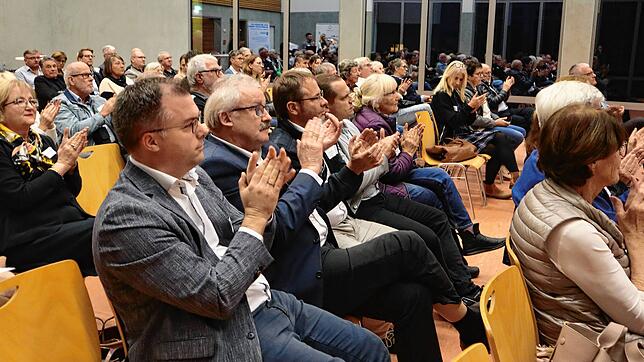 An der Kommunalen Gesundheitskonferenz nehmen rund 70 Bürger, Politiker, Bürgermeister und Experten aus verschiedenen Fachbereichen ...