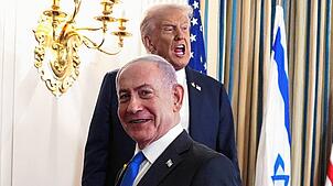 US-Präsident Donald Trump und der israelische Ministerpräsident Benjamin Netanjahu im Weißen Haus. Israel akzeptiert den Plan von Trump ...