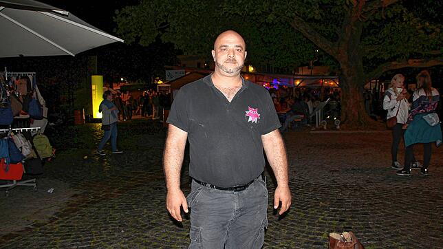Hat alles im Griff: Tamer Tonga, Einsatzleiter in Diensten des Sicherheitsdienstes DDD aus Sigmaringen, war mit zehn Mann und Frau auf ...