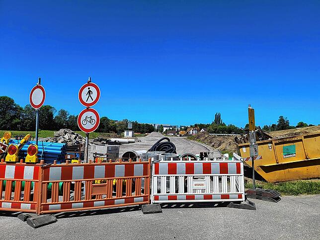 Auch von Riedheim her kann man nicht auf die K7742. Die Anwohner müssen den Weg über Bergheim nehmen, wenn sie nach Markdorf wollen.