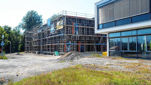 Der Erweiterungsbau der Gerhard-Thielcke-Realschule nimmt Form an. Nun lädt die Stadt die Bürger zu einer Besichtigung ein.