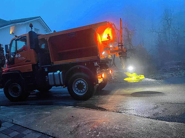 Die Streufahrzeuge sind auch in Waldshut – wie hier auf dem Haspel – im Einsatz.