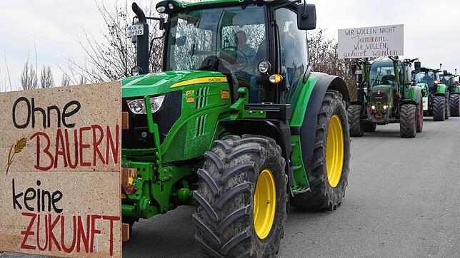 Klare Botschaft: Ohne Bauern keine Zukunft. Mehr als 500 Landwirte nahmen am Montag bei einer Kundgebung in Mühlhausen-Ehingen teil.