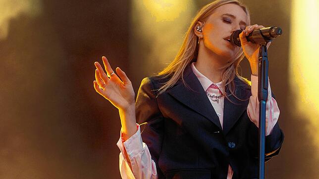 Die Singer/Songwriterin Lea spielt beim Markdorf Open Air 2025 am Donnerstag, 3. Juli auf dem Marktplatz.