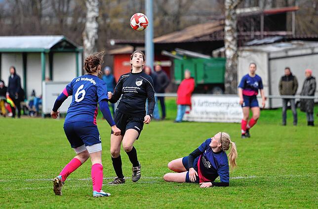 Bild 4: Unsere Bildergalerie vom Frauen-Bezirksliga-Spitzenspiel zwischen Kirchen-Hausen und Wolterdingen