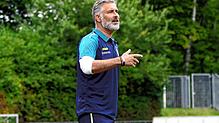 Trainer Hakan Karaosman verlässt den SC Pfullendorf nach der Saison. Bild: Fischer