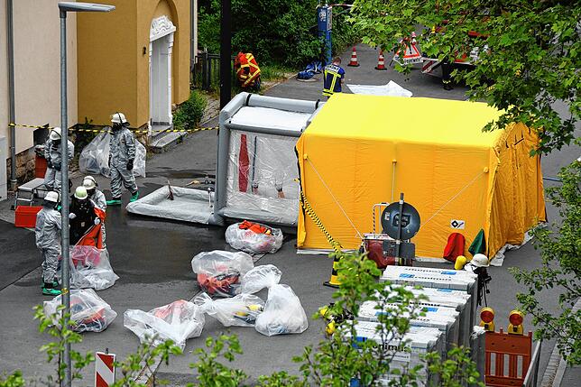 Großeinsatz in der Singener Innenstadt wegen unklarer Lage mit einem Reizstoff. Die Einsatzkräfte haben in der Alpenstraße ein ...