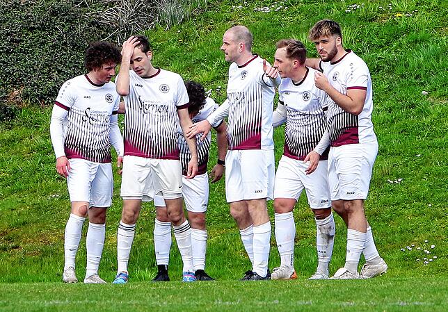 Bild 31: SV Deggenhausertal gewinnt Kellerderby gegen SG BAT mit 1:0. Wir waren mit der Kamera dabei!