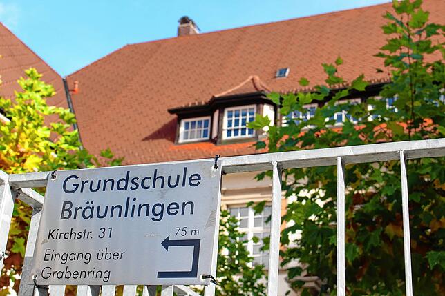 Die Grundschule Bräulingen verfügt coronabedingt über zwei Eingänge.