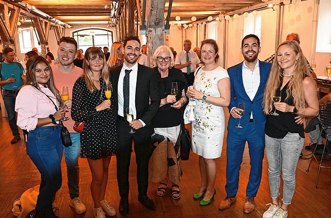 Familie Stolz mit Freunden.