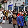 Groß war die Zahl der Teilnehmer am Freiheitszug vom Dorfplatz in Hilzingen zur Burg nach Riedheim, hier beim Start in Hilzingen.