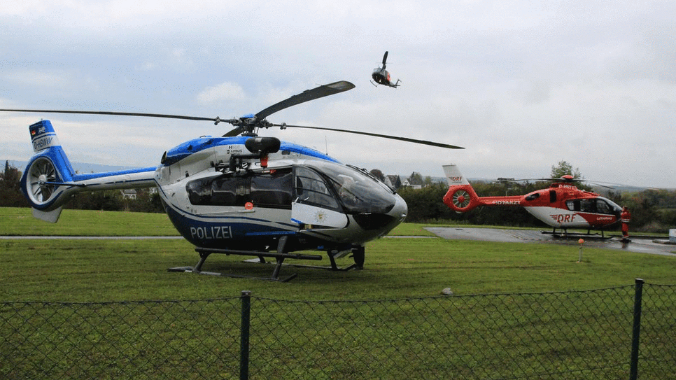 Bild : Hubschrauber am Himmel, Schwerverletzte am Boden: Wir haben die Terrorübung in Friedrichshafen in Bildern und Videos festgehalten