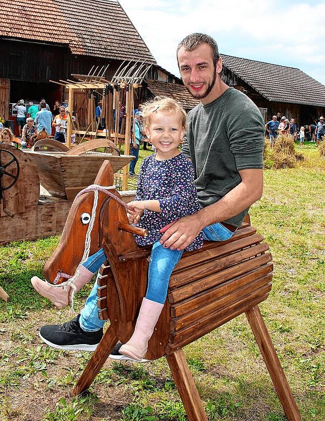 Bild 5: Tausende Besucher an der Bohlinger Sichelhenke