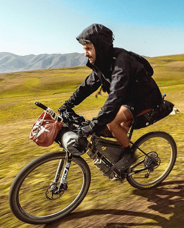 Patrick Majerle beim Silk Road Mountain Race in Kirgisistan im August 2024. Eine aus einem Sturz resultierende Verletzung brachte ihn ...