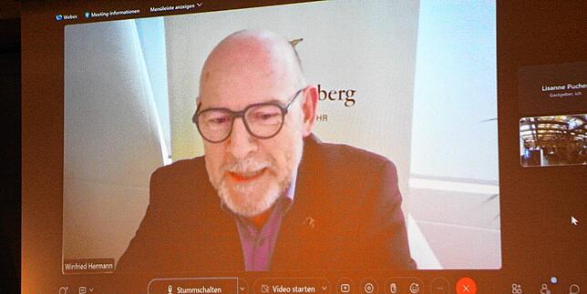 Verkehrsminister Winfried Hermann ist per Video zugeschaltet.