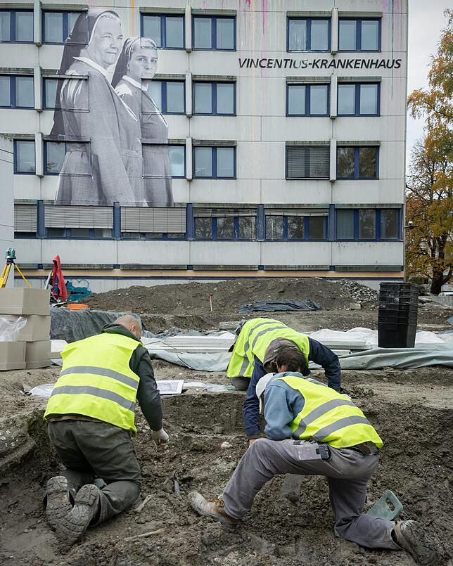 Bild 5: Auf dem Konstanzer Vincentius-Areal werden mehr als 600 Skelette ausgegraben. Was mit den Knochen passiert, zeigen wir Ihnen in Bildern.