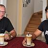 Unser Mitarbeiter Reinhard Herbrig (links) stellt Jareem Khawaja Fragen zu seiner privaten und beruflichen Zukunft, nachdem er das ...