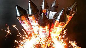 Für ein sicheres Silvester sollten nur geprüfte Feuerwerkskörper verwendet werden. Bei der Einfuhr aus der Schweiz sind Höchstmengen zu ...