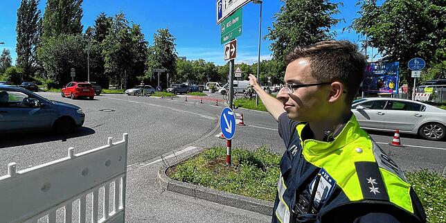 Die Verkehrskadetten am Döbeleplatz haben einiges zu tun. Hier zu sehen: Till Prein, Gruppenleiter der Verkehrskadetten.