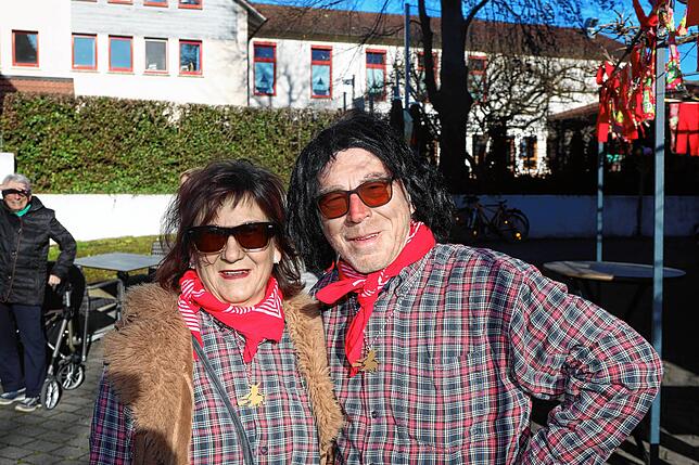 Bild 17: Mit einem Narrenbaumstellen eröffnete Ludwig Egenhofer in Allensbach das Seenarrentreffen 2024