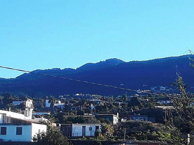 Ein Blick in die Berge vor dem Vulkanausbruch auf La Palma. Heute gibt es die Häuser am Berghang nicht mehr.