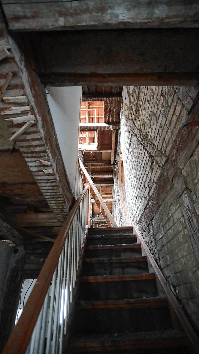Das alte Haus ist längst ausgebeint. Noch aber ist nicht absehbar, wann Abriss und Neubau erfolgen.