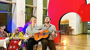 Bei den beiden Hauptprotagonisten Raphaela Stürmer und Paul Hölters stimmt die Chemie auch auf musikalischer Ebene.