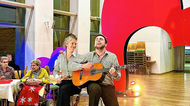 Bei den beiden Hauptprotagonisten Raphaela Stürmer und Paul Hölters stimmt die Chemie auch auf musikalischer Ebene.