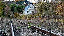 Diese Haltestelle am alten Bahnhof Mühlingen-Zoznegg (Archivbild) soll reaktiviert werden. Ein Tag der Schiene soll zeigen, wo Bedarf ...