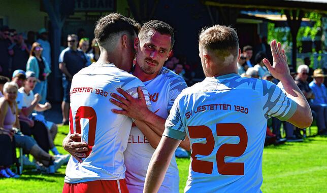 Bild 9: SV Jestetten gewinnt Kellerderby mit 2:1 gegen den FC Hochrhein – und wir haben Fotos!