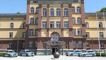 Das Polizeipräsidium Konstanz ist in der schlossartigen, ehemaligen Klosterkaserne untergebracht, welche ab 1874 erbaut wurde.